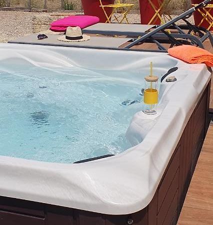 Les Bonbonnettes Bed & Breakfast Le Cailar Bagian luar foto