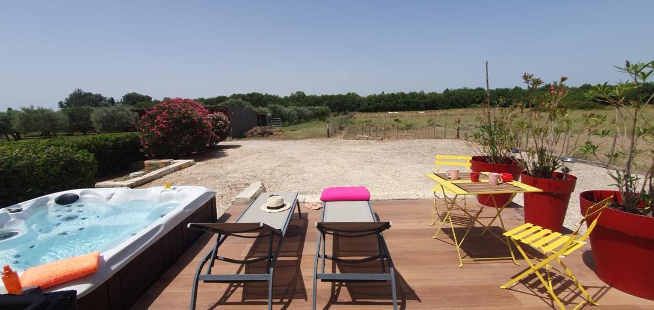 Les Bonbonnettes Bed & Breakfast Le Cailar Bagian luar foto