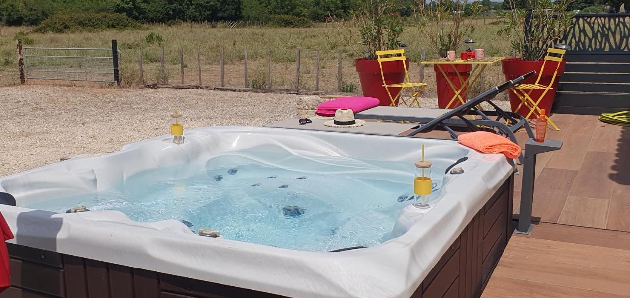 Les Bonbonnettes Bed & Breakfast Le Cailar Bagian luar foto