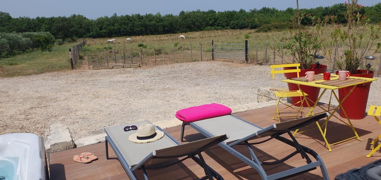 Les Bonbonnettes Bed & Breakfast Le Cailar Bagian luar foto