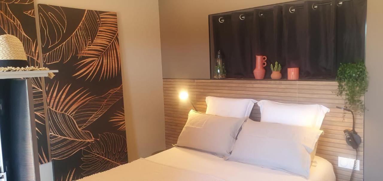 Les Bonbonnettes Bed & Breakfast Le Cailar Bagian luar foto